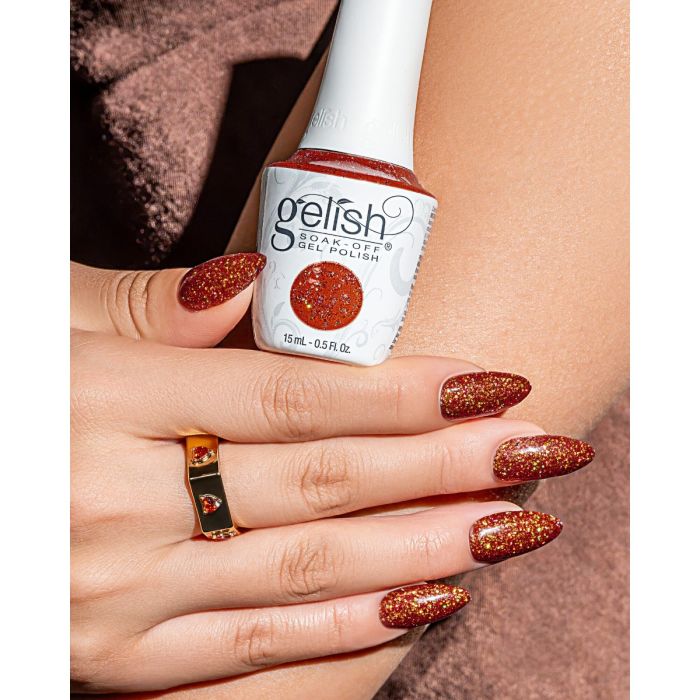 Gelish Nice & Spiced manicure hand shot